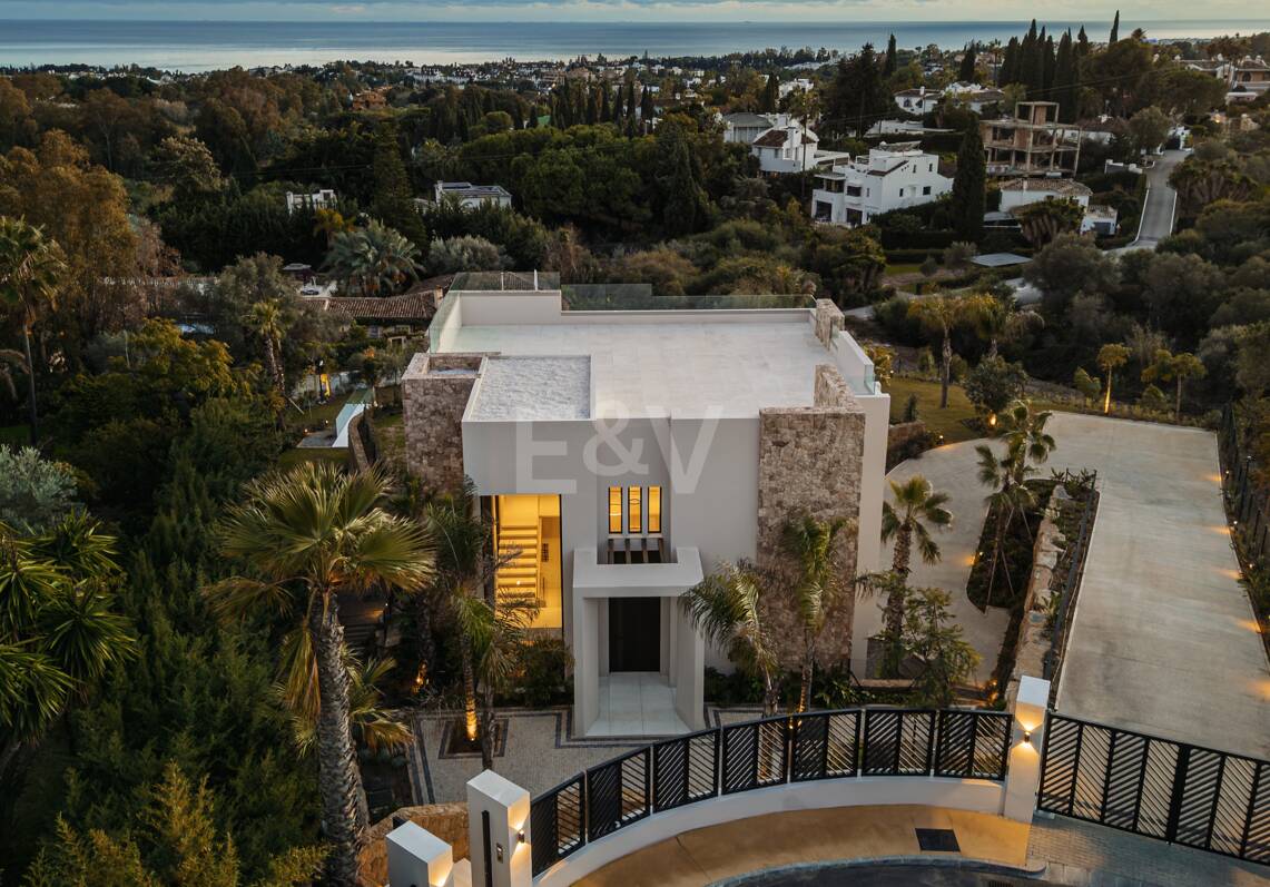 Spektakuläre Neubauvilla mit Meerblick im Marbella Hill Club
