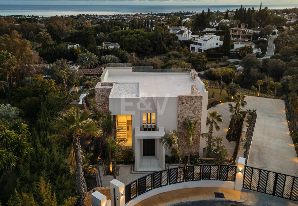 Spektakuläre Neubauvilla mit Meerblick im Marbella Hill Club