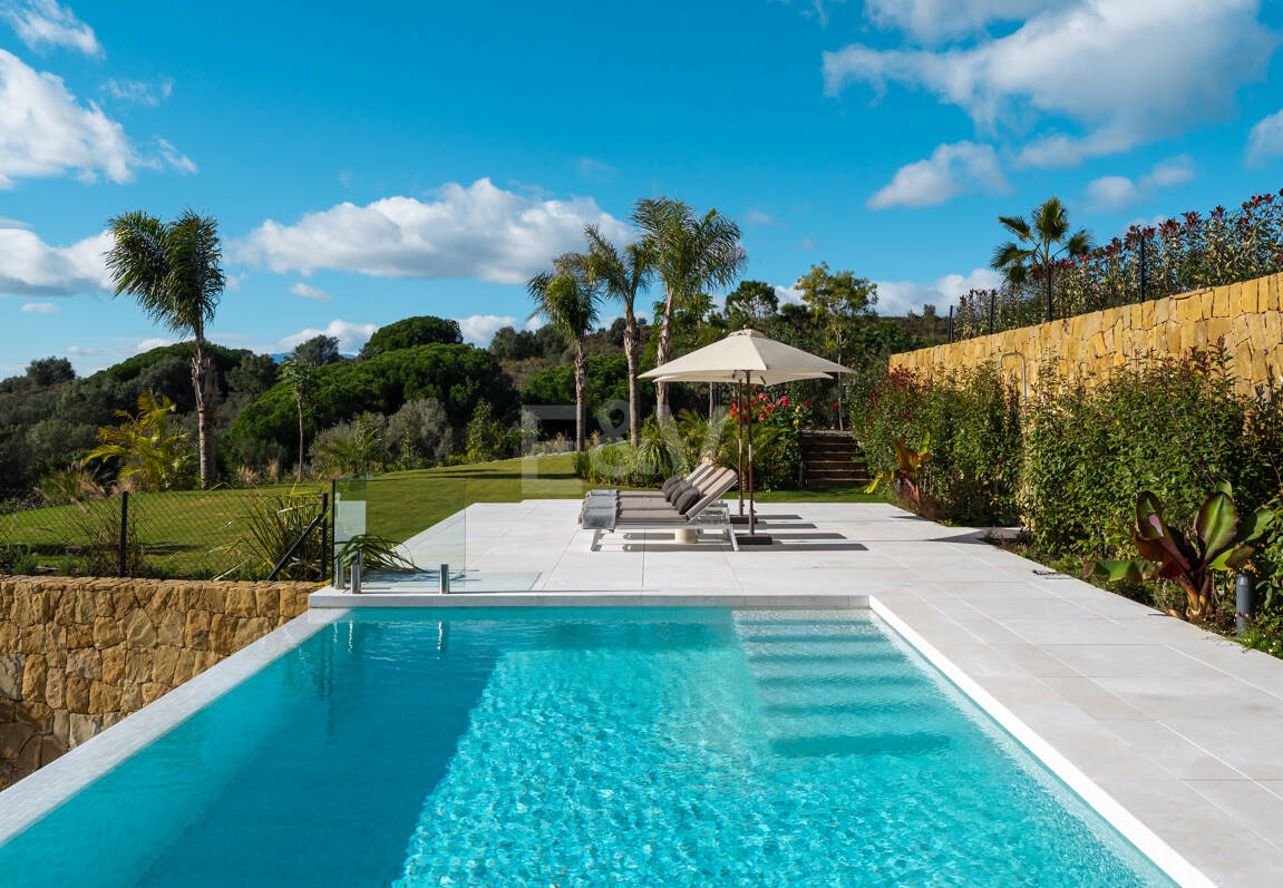 Spektakuläre Neubauvilla mit Meerblick im Marbella Hill Club