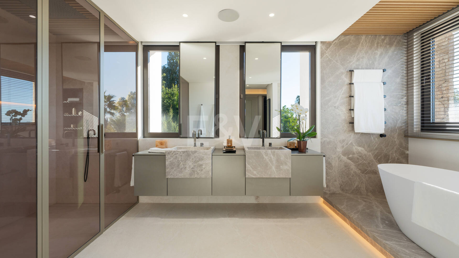 Spektakuläre Neubauvilla mit Meerblick im Marbella Hill Club