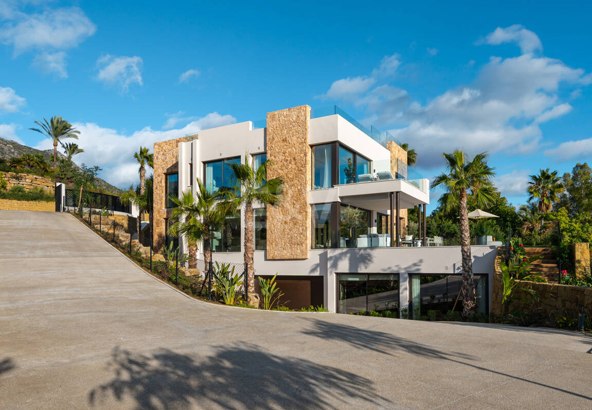 Spektakuläre Neubauvilla mit Meerblick im Marbella Hill Club