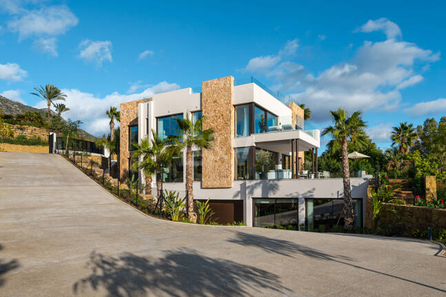 Spektakuläre Neubauvilla mit Meerblick im Marbella Hill Club