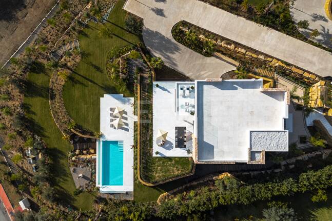 Spektakuläre Neubauvilla mit Meerblick im Marbella Hill Club