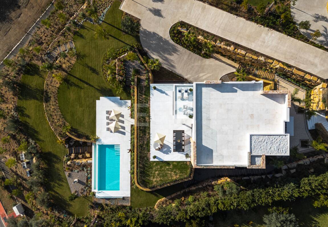 Spektakuläre Neubauvilla mit Meerblick im Marbella Hill Club