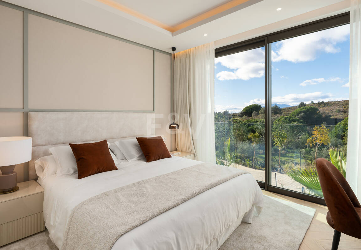 Spektakuläre Neubauvilla mit Meerblick im Marbella Hill Club