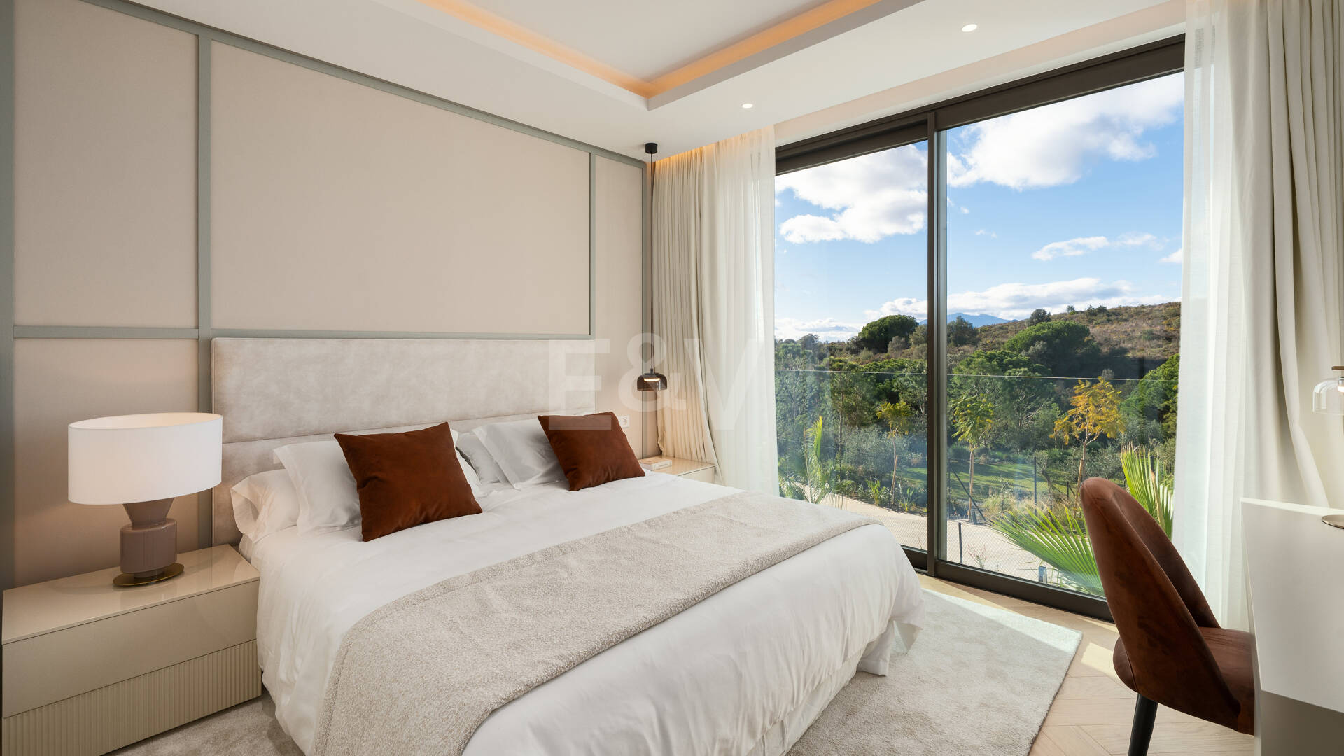 Spektakuläre Neubauvilla mit Meerblick im Marbella Hill Club