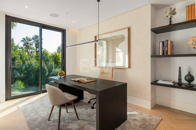 Spektakuläre Neubauvilla mit Meerblick im Marbella Hill Club