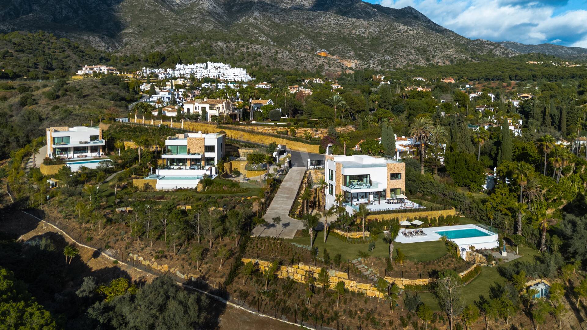 Spektakuläre Neubauvilla mit Meerblick im Marbella Hill Club