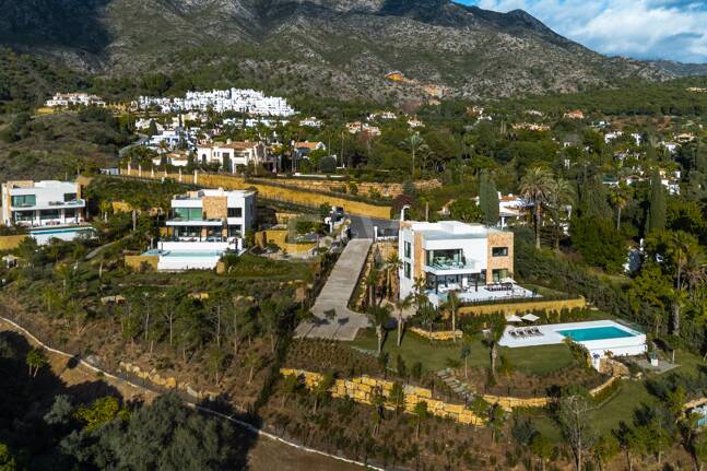Spektakuläre Neubauvilla mit Meerblick im Marbella Hill Club