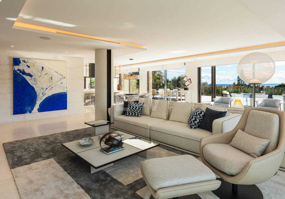 Spektakuläre Neubauvilla mit Meerblick im Marbella Hill Club
