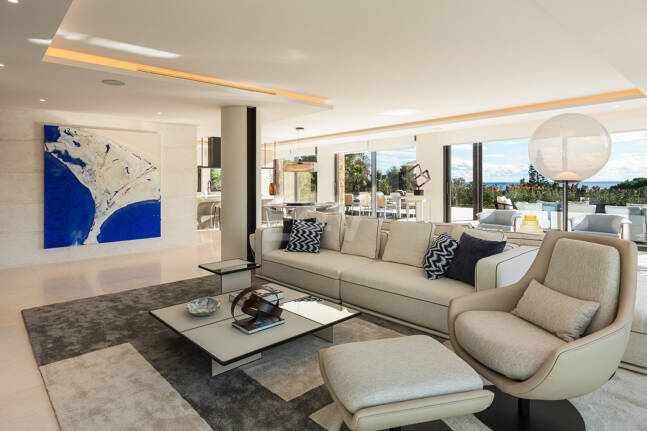Spektakuläre Neubauvilla mit Meerblick im Marbella Hill Club