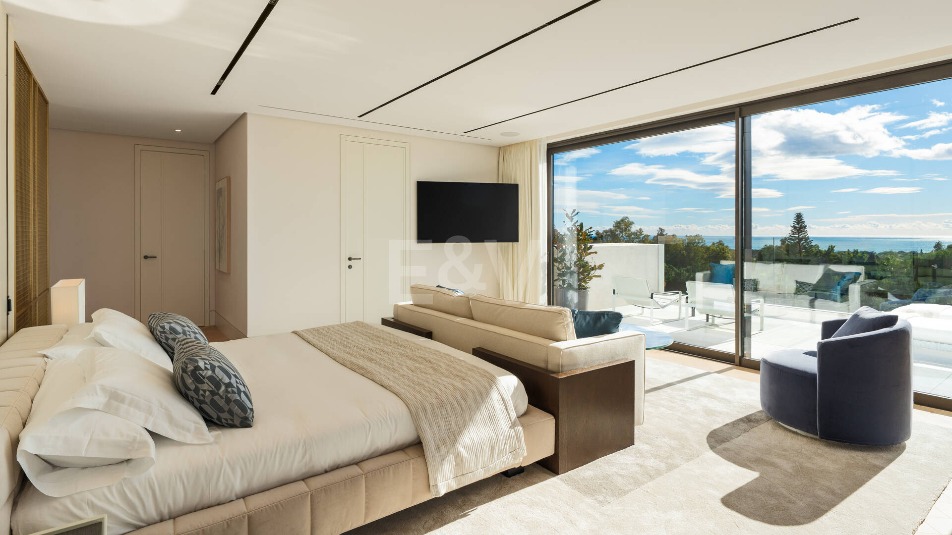 Spektakuläre Neubauvilla mit Meerblick im Marbella Hill Club