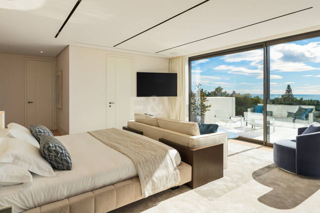 Spektakuläre Neubauvilla mit Meerblick im Marbella Hill Club
