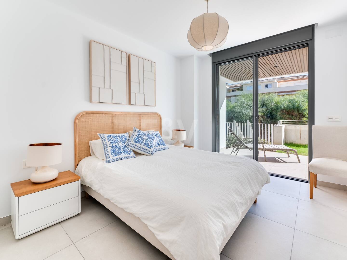 Modern Beachside Apartment with Premium Amenities