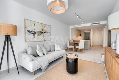 Modern Beachside Apartment with Premium Amenities