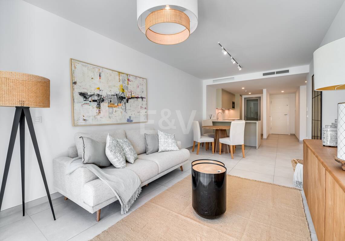 Modern Beachside Apartment with Premium Amenities