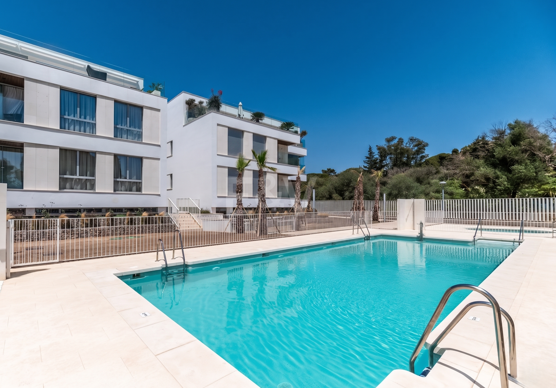 Modern Beachside Apartment with Premium Amenities