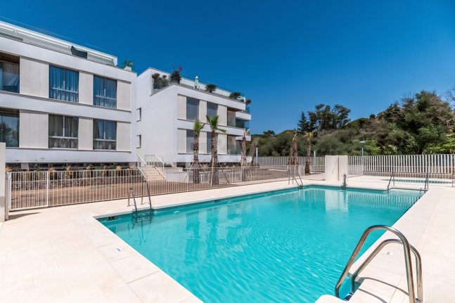 Modern Beachside Apartment with Premium Amenities