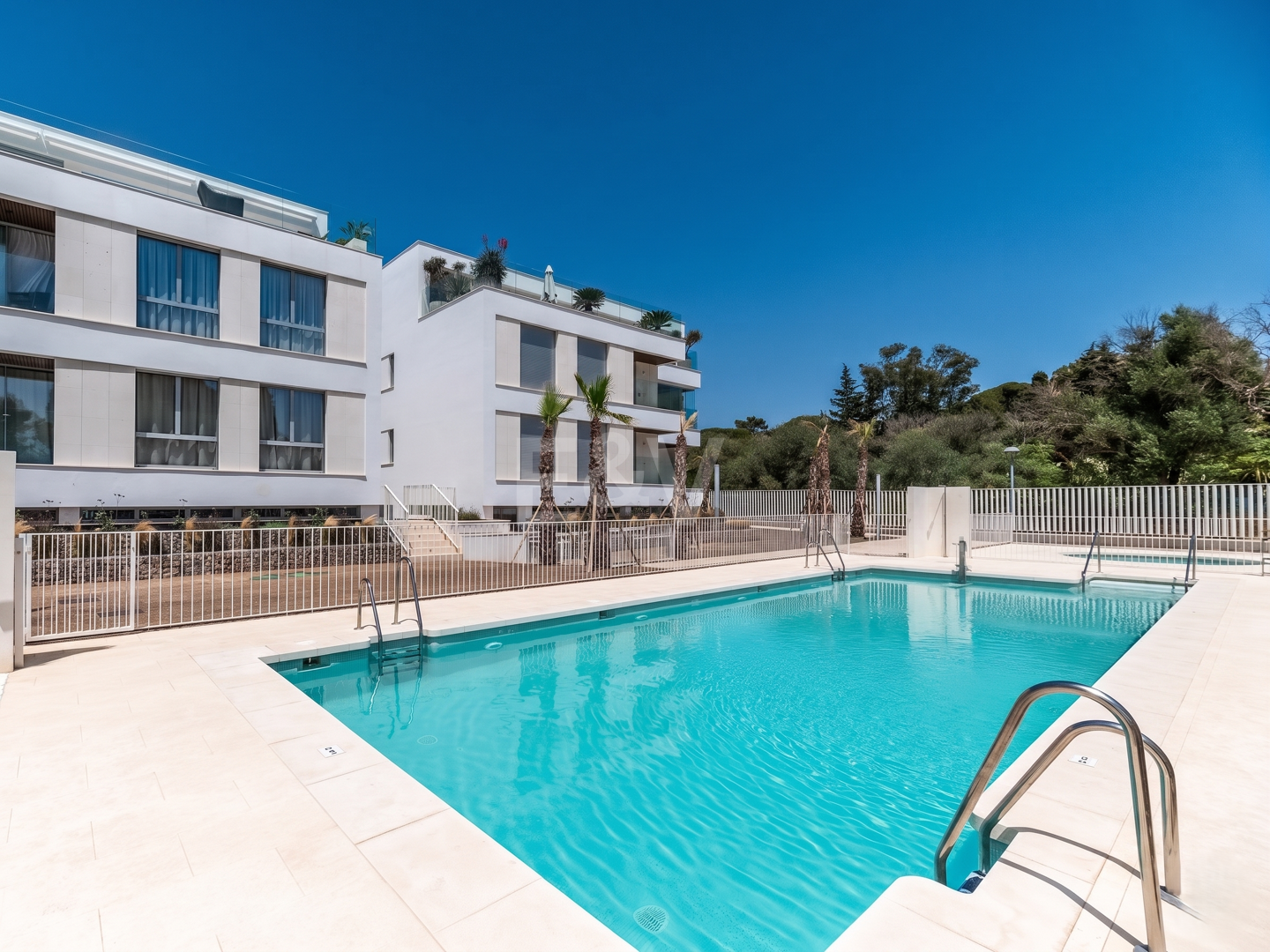 Modern Beachside Apartment with Premium Amenities