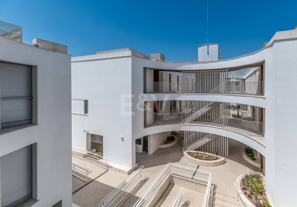 Modern Beachside Apartment with Premium Amenities