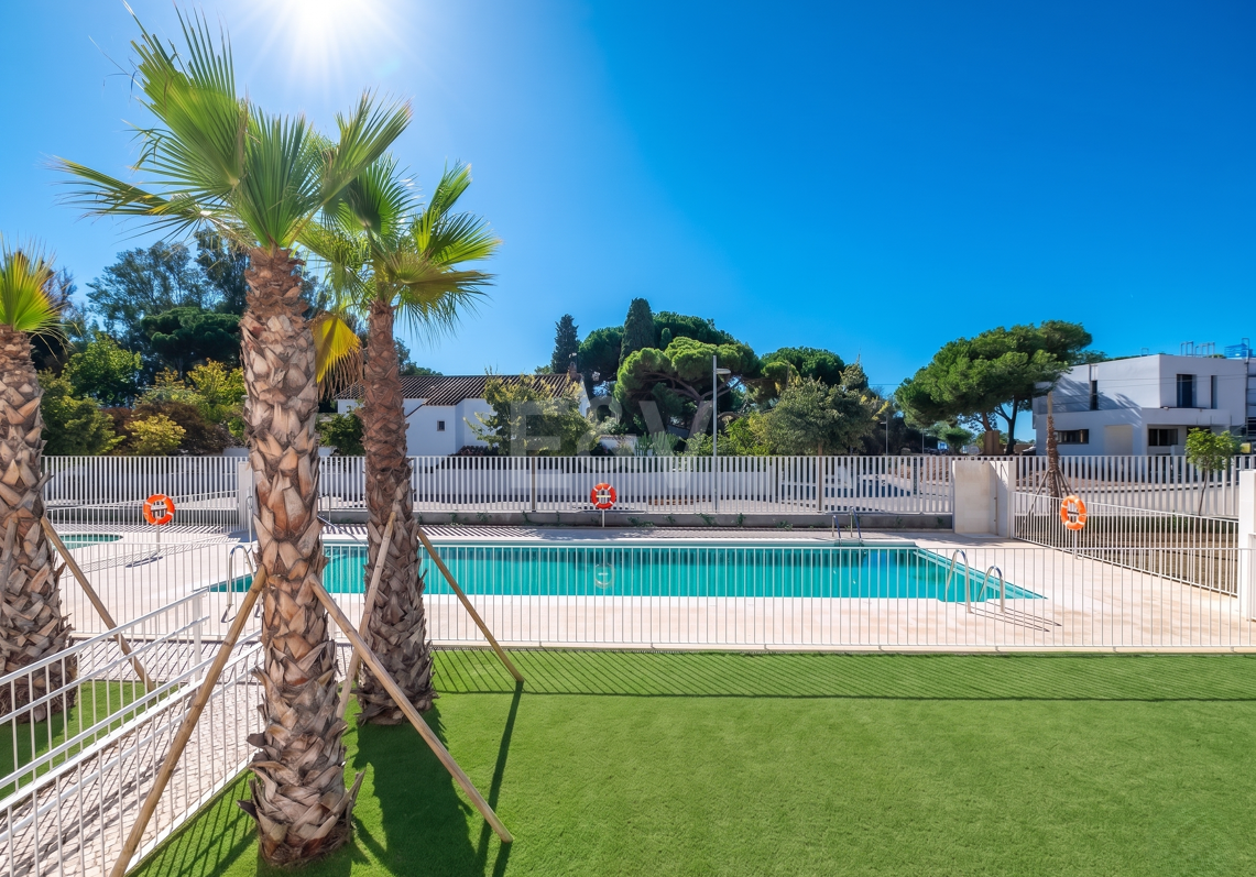 Modern Beachside Apartment with Premium Amenities
