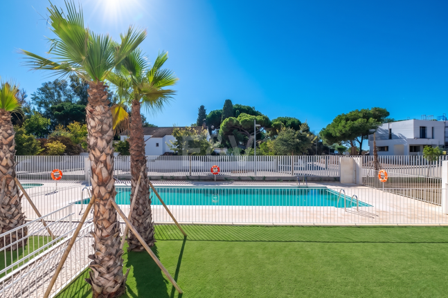 Modern Beachside Apartment with Premium Amenities