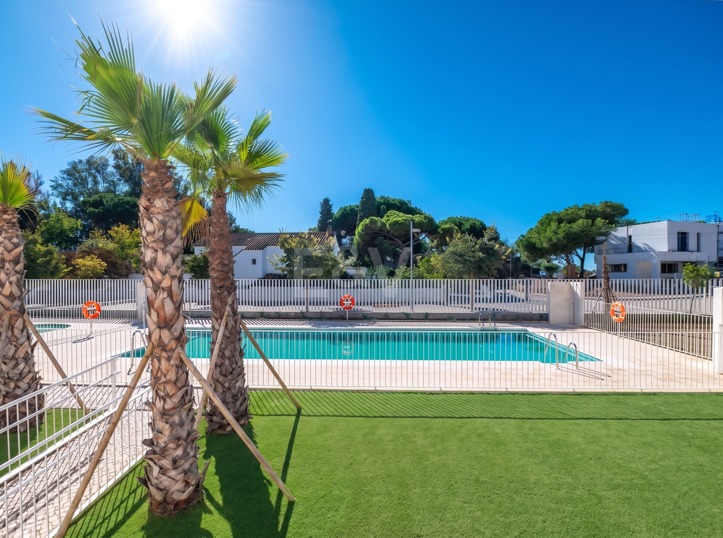 Modern Beachside Apartment with Premium Amenities