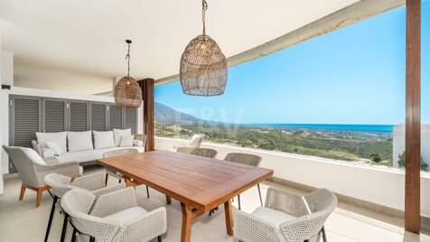 Panoramic Perfection: Modern 2-Bedroom Lakeside Retreat in Quercus