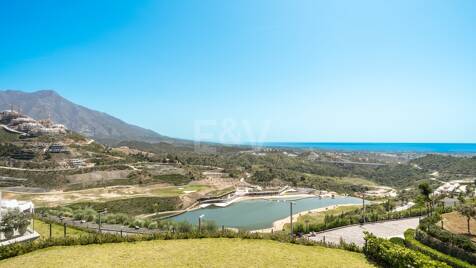 Panoramic Perfection: Modern 2-Bedroom Lakeside Retreat in Quercus