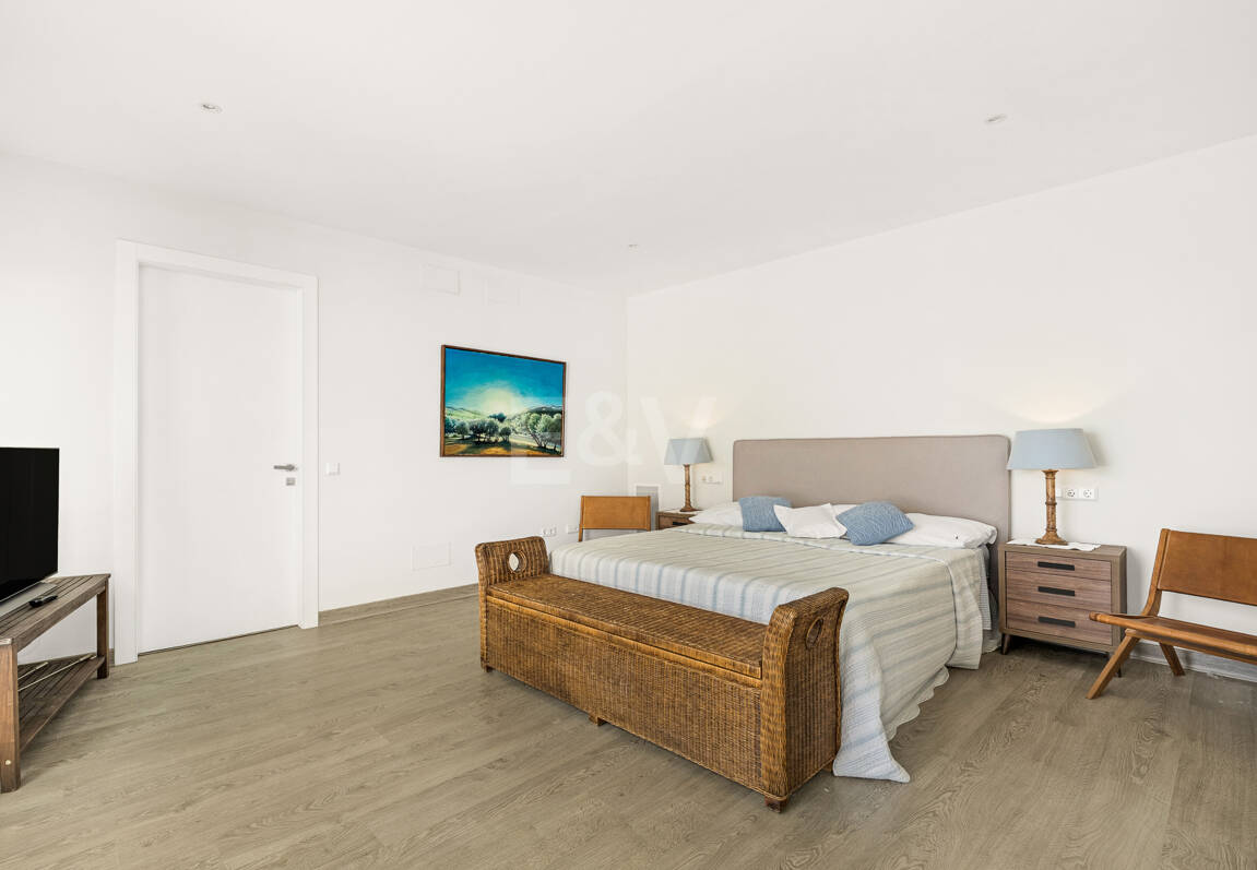 Moderne Villa mit Meerblick, nur wenige Schritte vom Strand von Los Monteros entfernt
