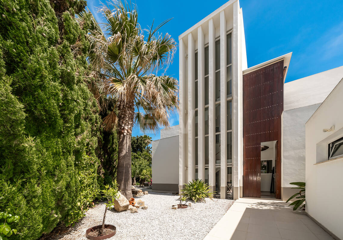 Villa contemporánea con vistas al mar a pocos pasos de la playa de Los Monteros