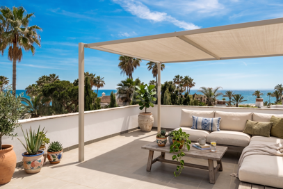 Moderne Villa mit Meerblick, nur wenige Schritte vom Strand von Los Monteros entfernt