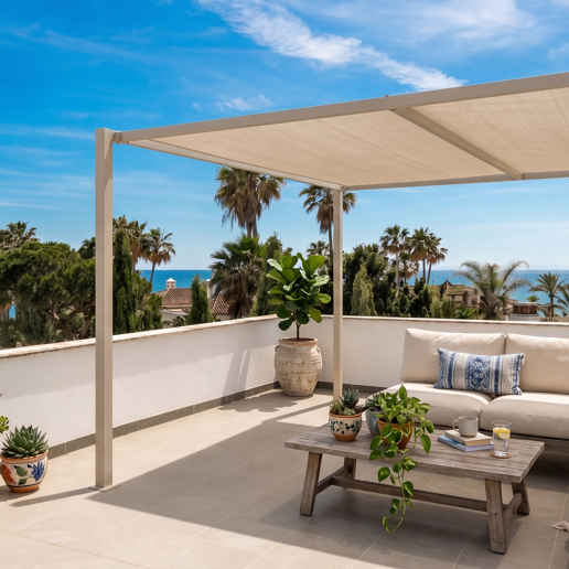 Moderne Villa mit Meerblick, nur wenige Schritte vom Strand von Los Monteros entfernt