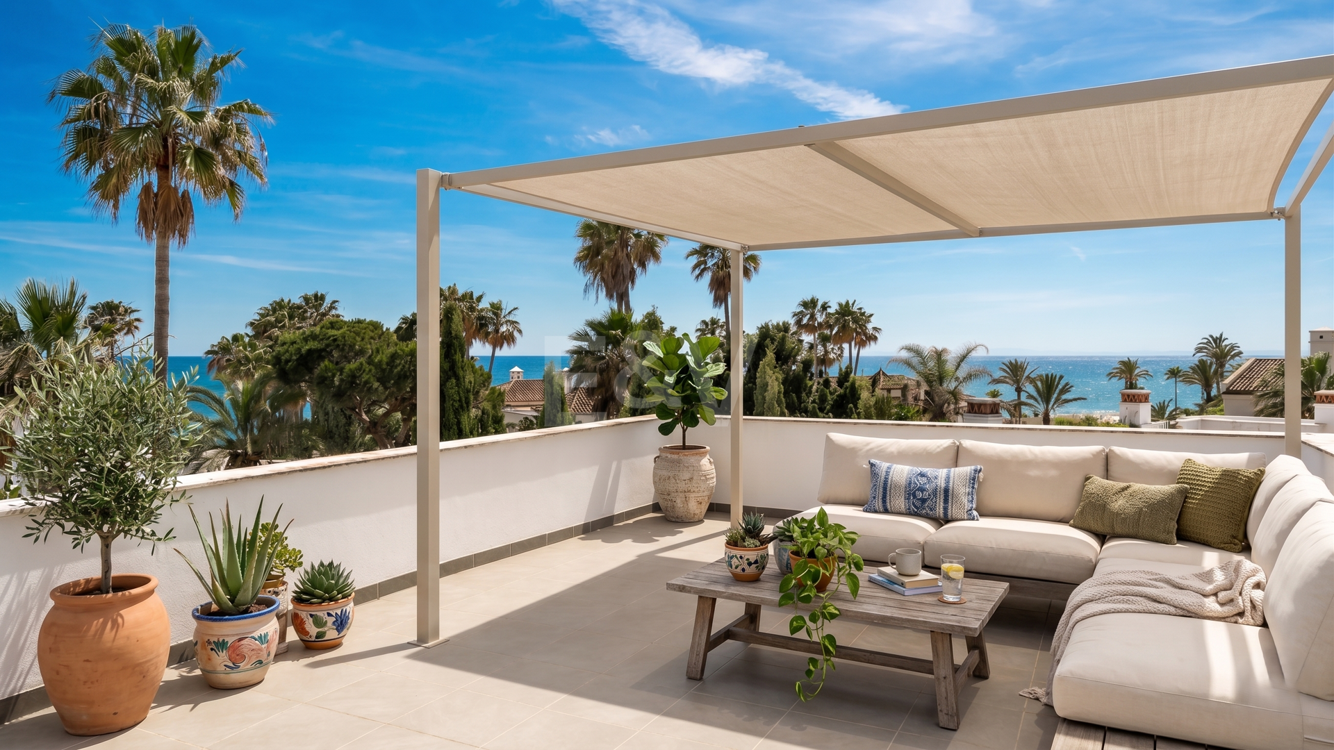 Moderne Villa mit Meerblick, nur wenige Schritte vom Strand von Los Monteros entfernt