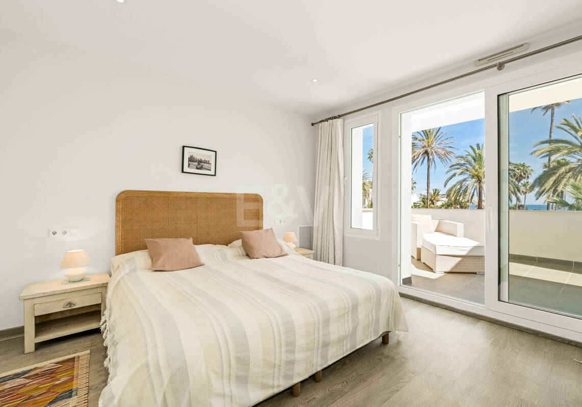 Villa contemporánea con vistas al mar a pocos pasos de la playa de Los Monteros