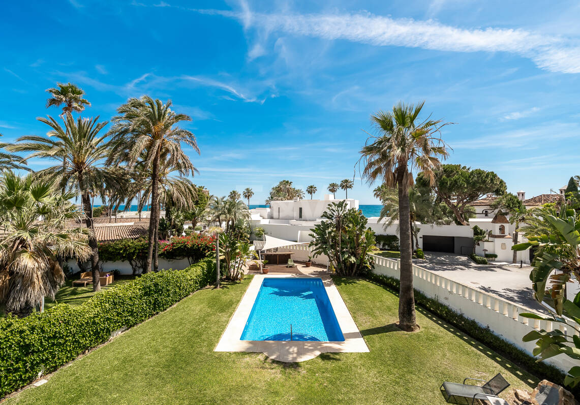 Villa contemporánea con vistas al mar a pocos pasos de la playa de Los Monteros