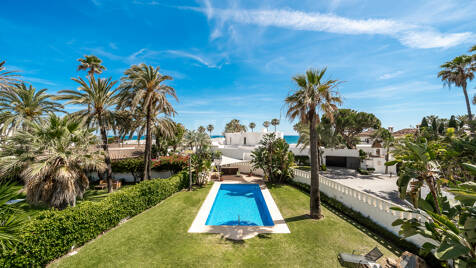 Modern villa med havsutsikt bara några steg från stranden Los Monteros
