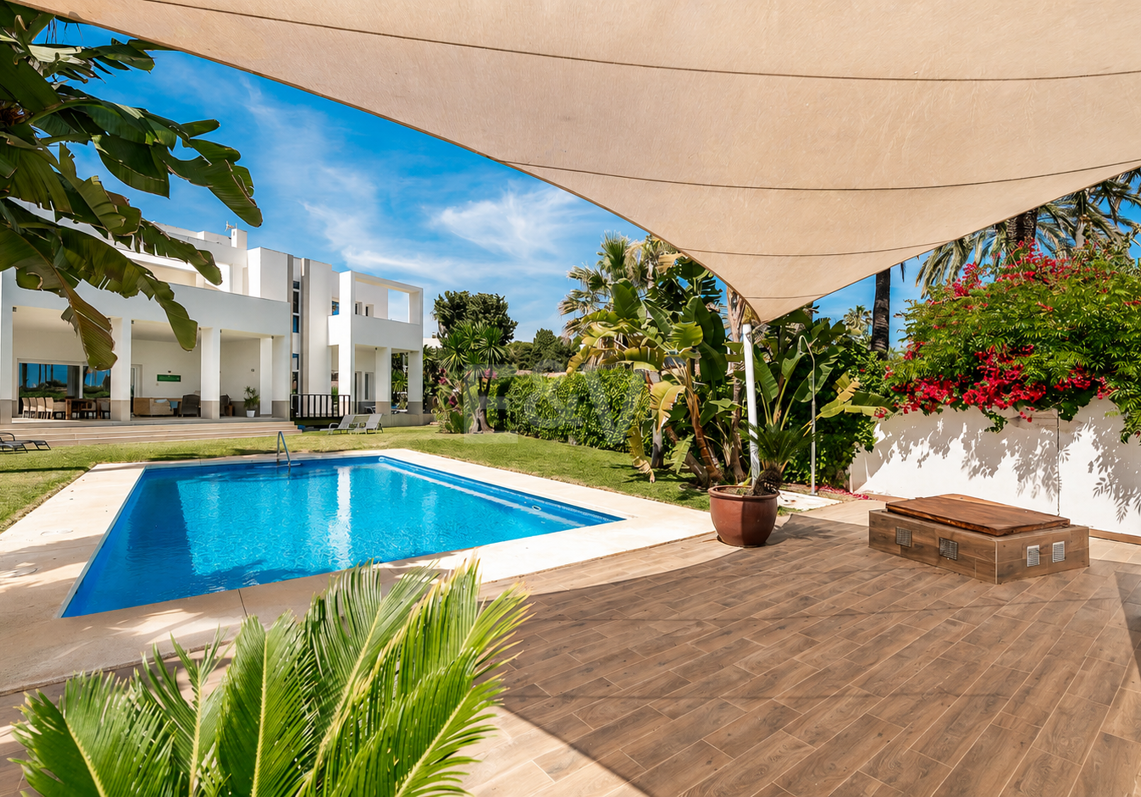 Villa contemporánea con vistas al mar a pocos pasos de la playa de Los Monteros