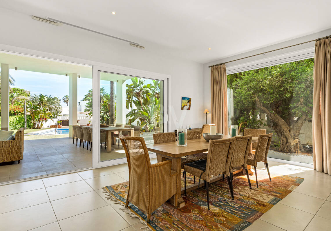 Villa contemporánea con vistas al mar a pocos pasos de la playa de Los Monteros
