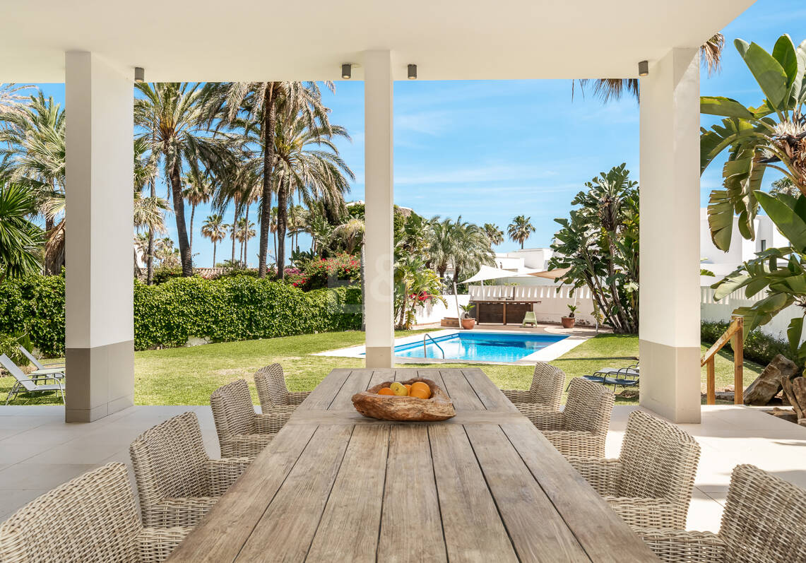 Villa contemporánea con vistas al mar a pocos pasos de la playa de Los Monteros