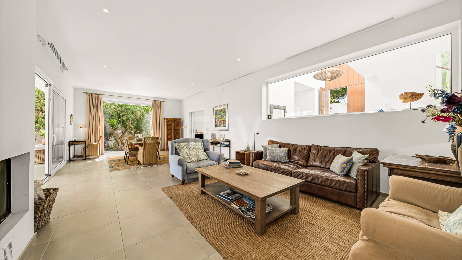 Moderne Villa mit Meerblick, nur wenige Schritte vom Strand von Los Monteros entfernt