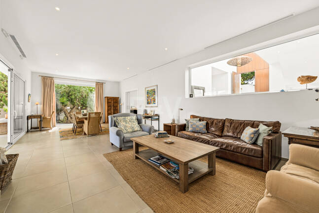 Moderne Villa mit Meerblick, nur wenige Schritte vom Strand von Los Monteros entfernt
