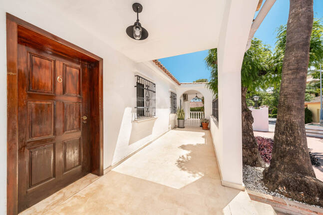 Rare Opportunity: Spacious Apartment with Garden, Pool & Sea Views
