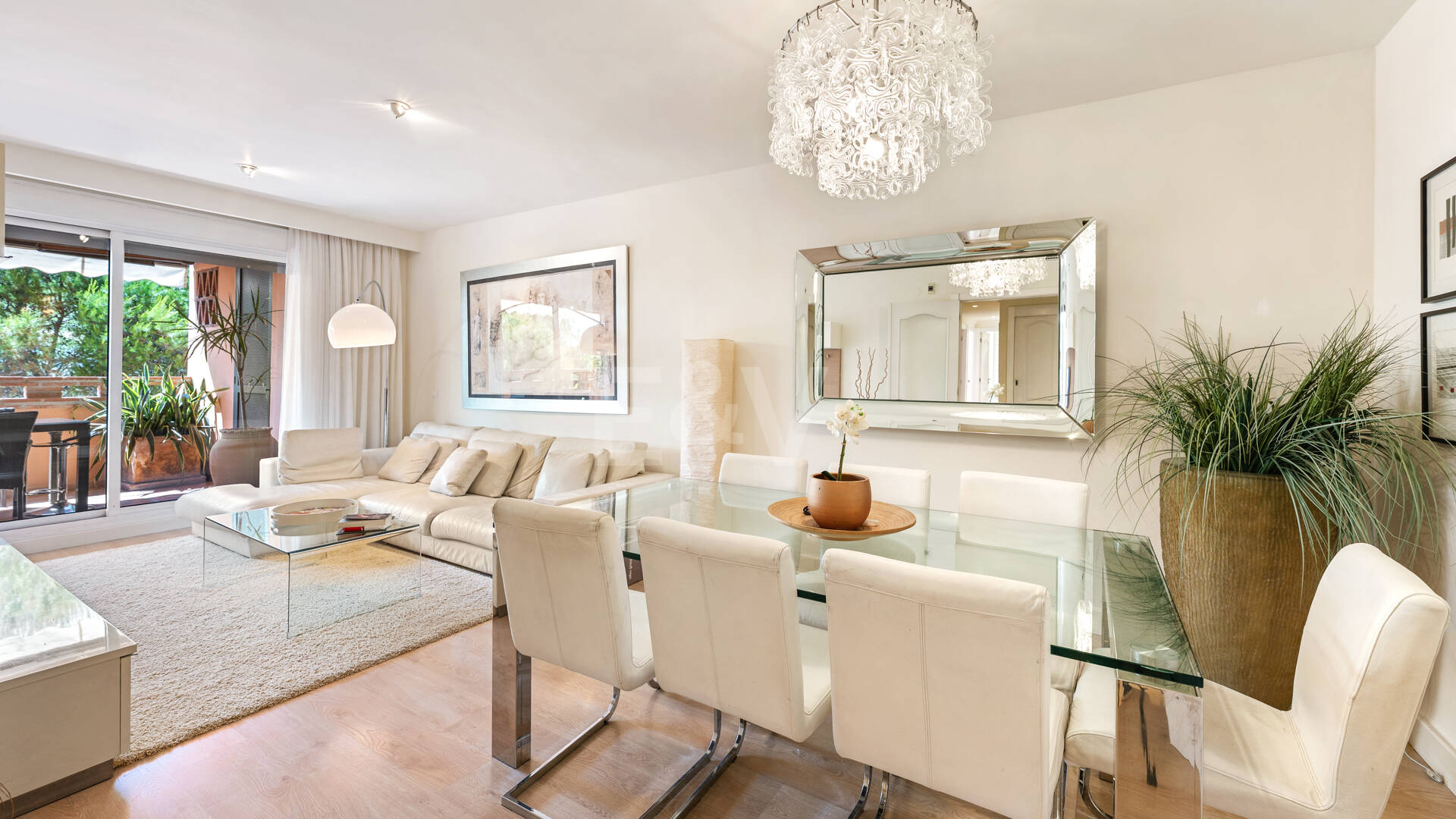 Exclusivo apartamento con terraza privada en Nagüeles