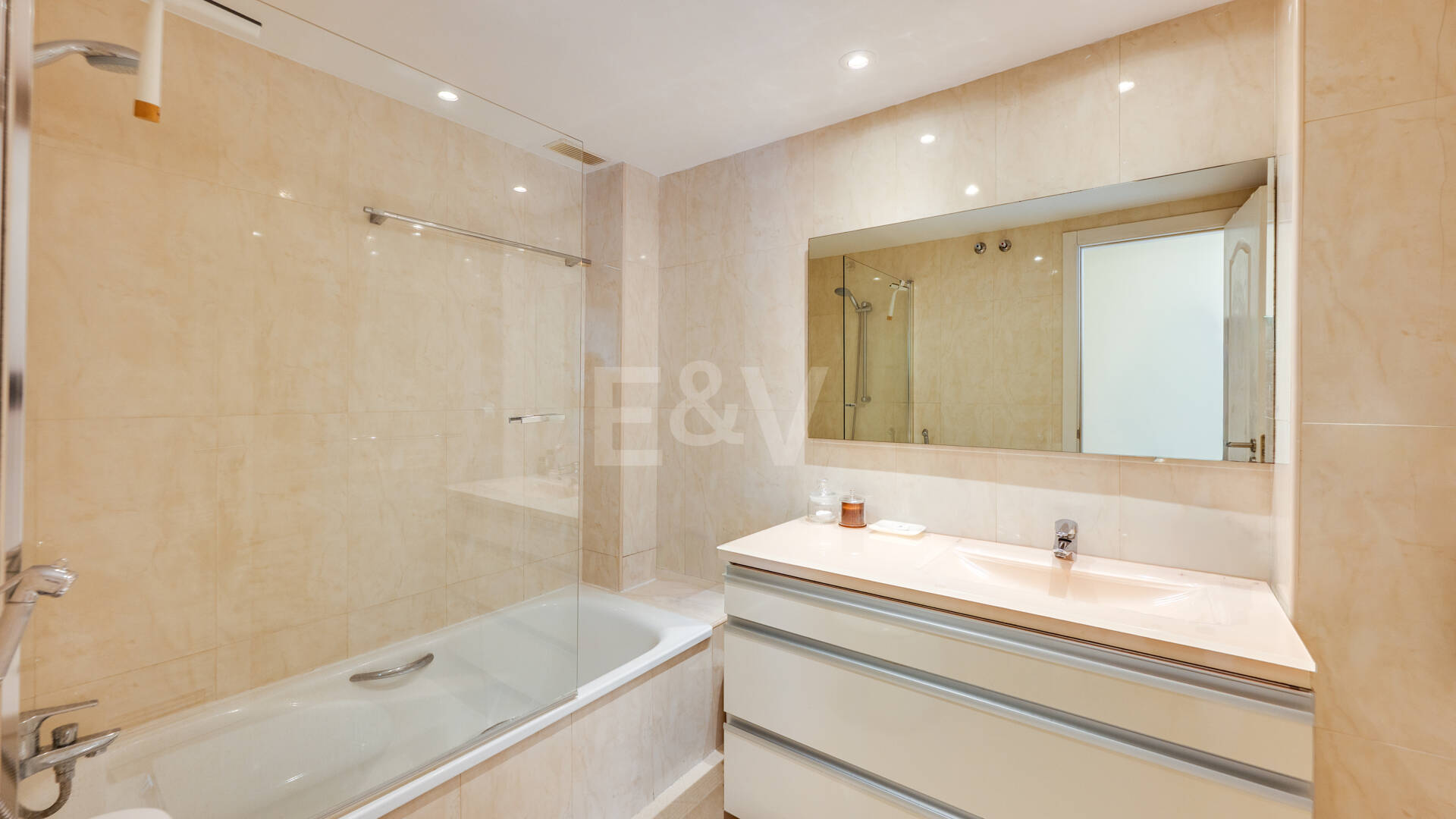 Exclusivo apartamento con terraza privada en Nagüeles