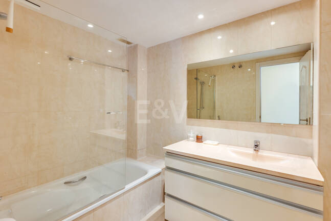 Exclusivo apartamento con terraza privada en Nagüeles