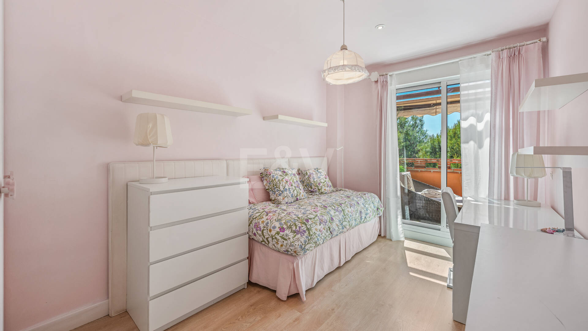 Exclusivo apartamento con terraza privada en Nagüeles