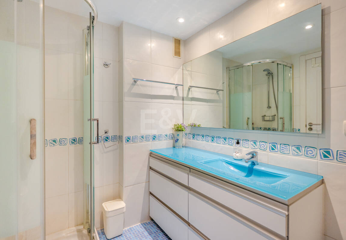 Exclusivo apartamento con terraza privada en Nagüeles