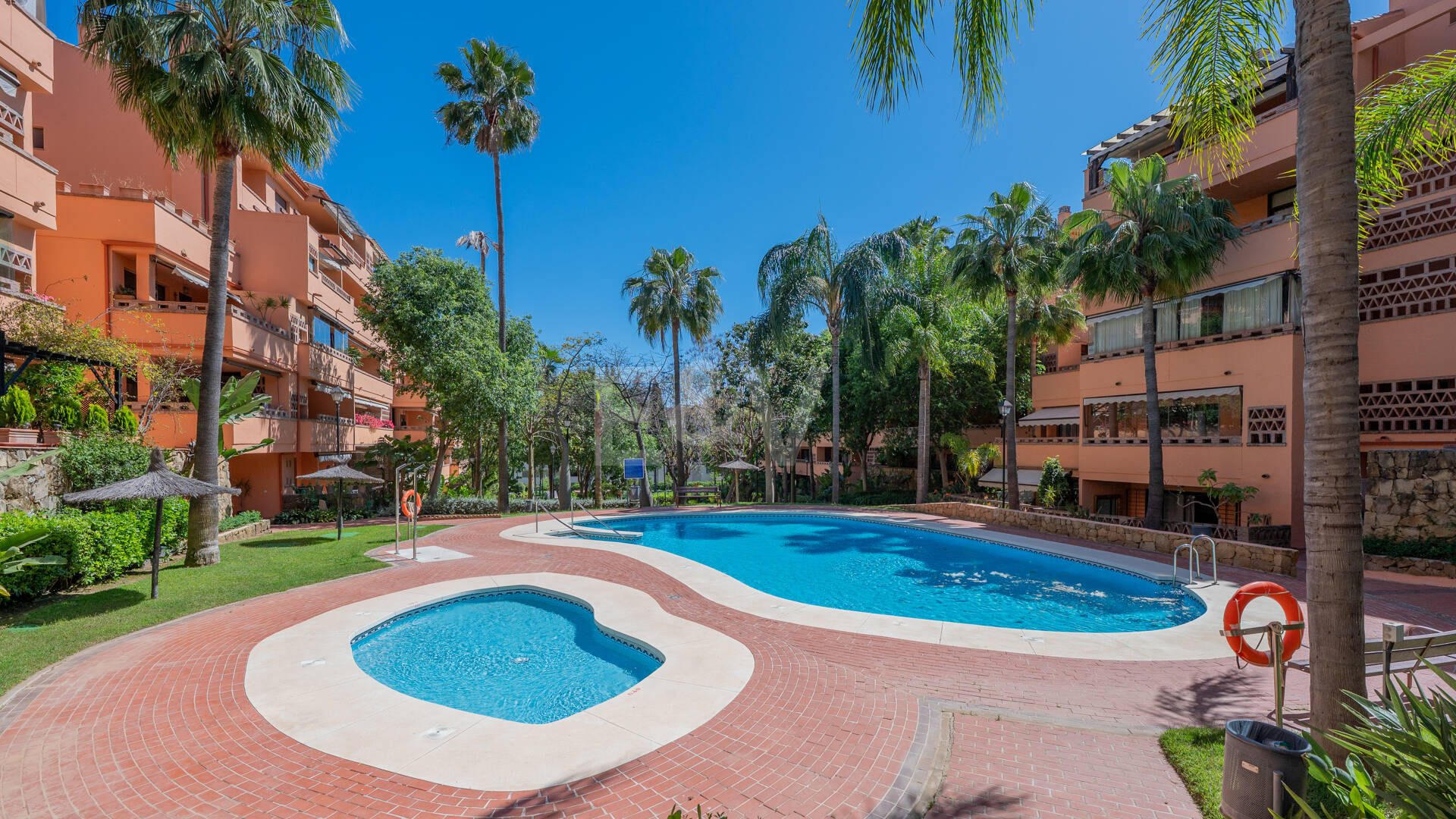 Exclusivo apartamento con terraza privada en Nagüeles