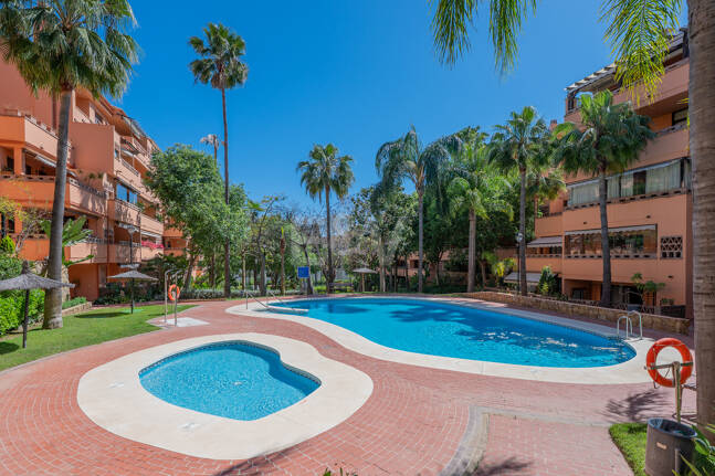 Exclusivo apartamento con terraza privada en Nagüeles